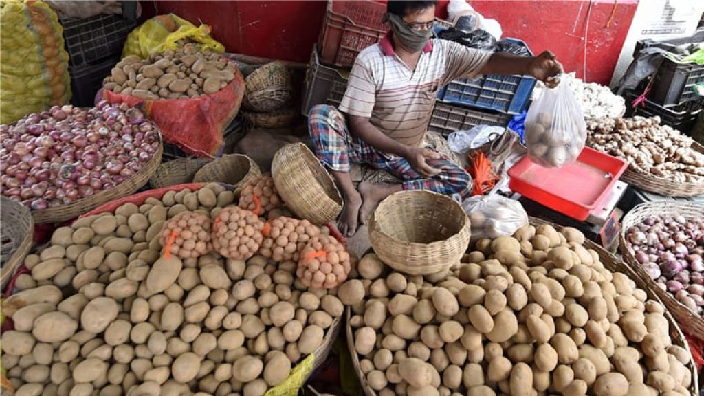 আলুর দাম কমছে, ফিরছে বাজারের নতুন রূপ
