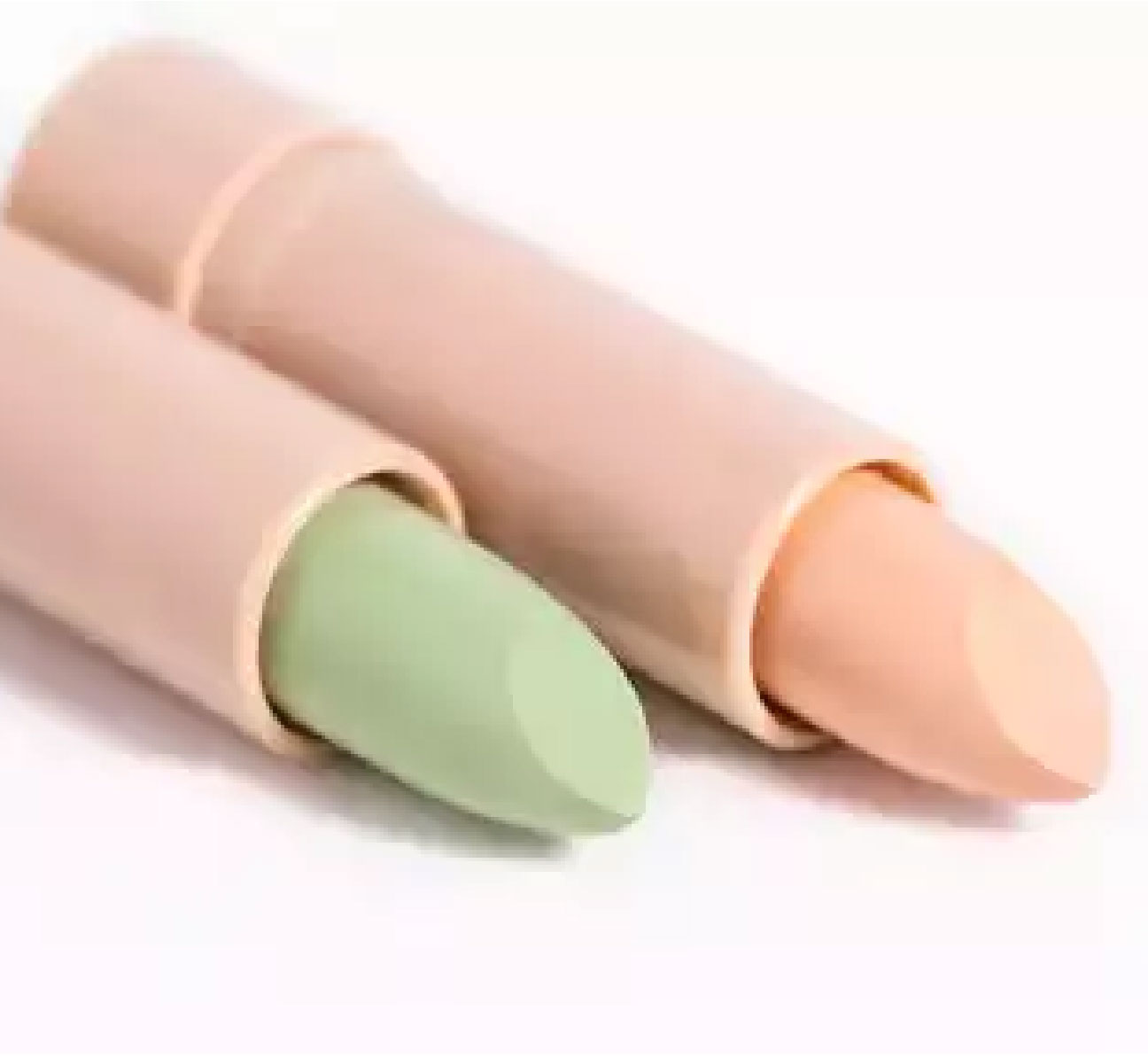 লিপস্টিক পরে