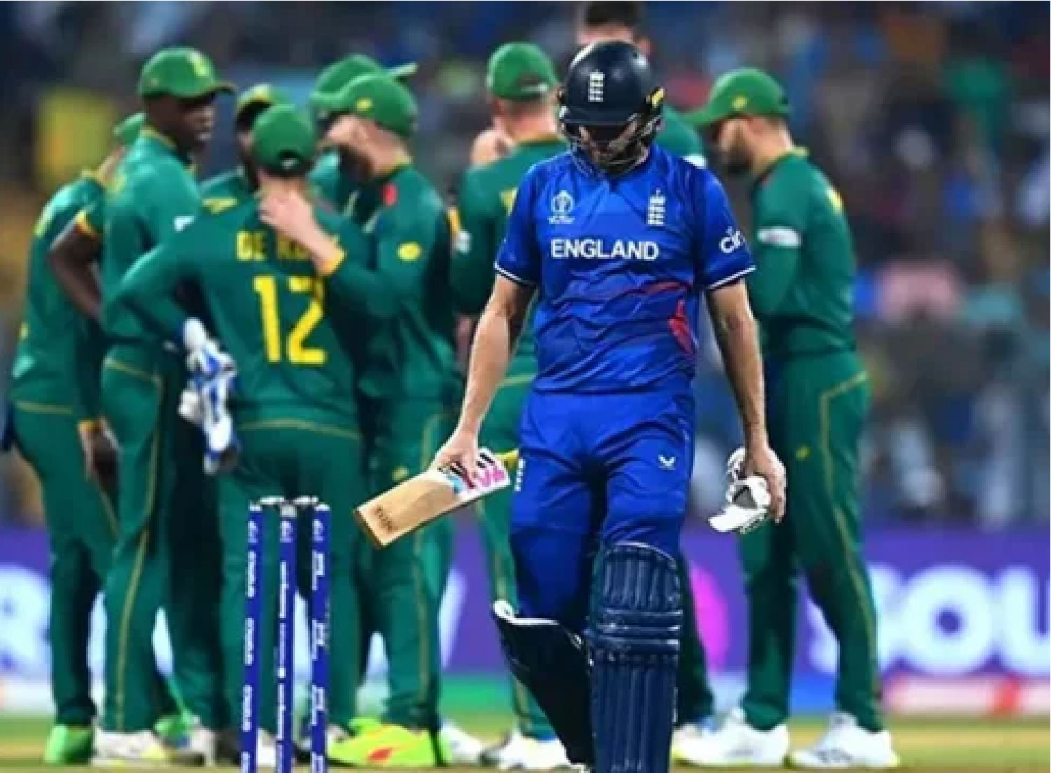 শুরুতেই ছন্নছাড়া ইংল্যান্ড