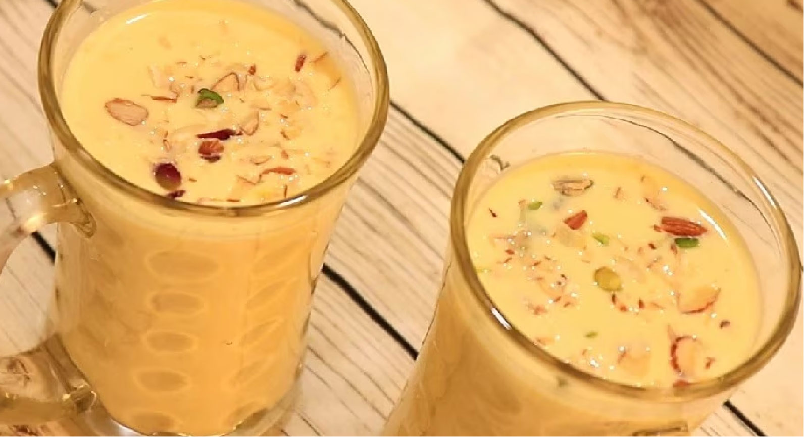 মস্তিষ্কে সিরোটোনিনের ক্ষরণ বাড়ায়