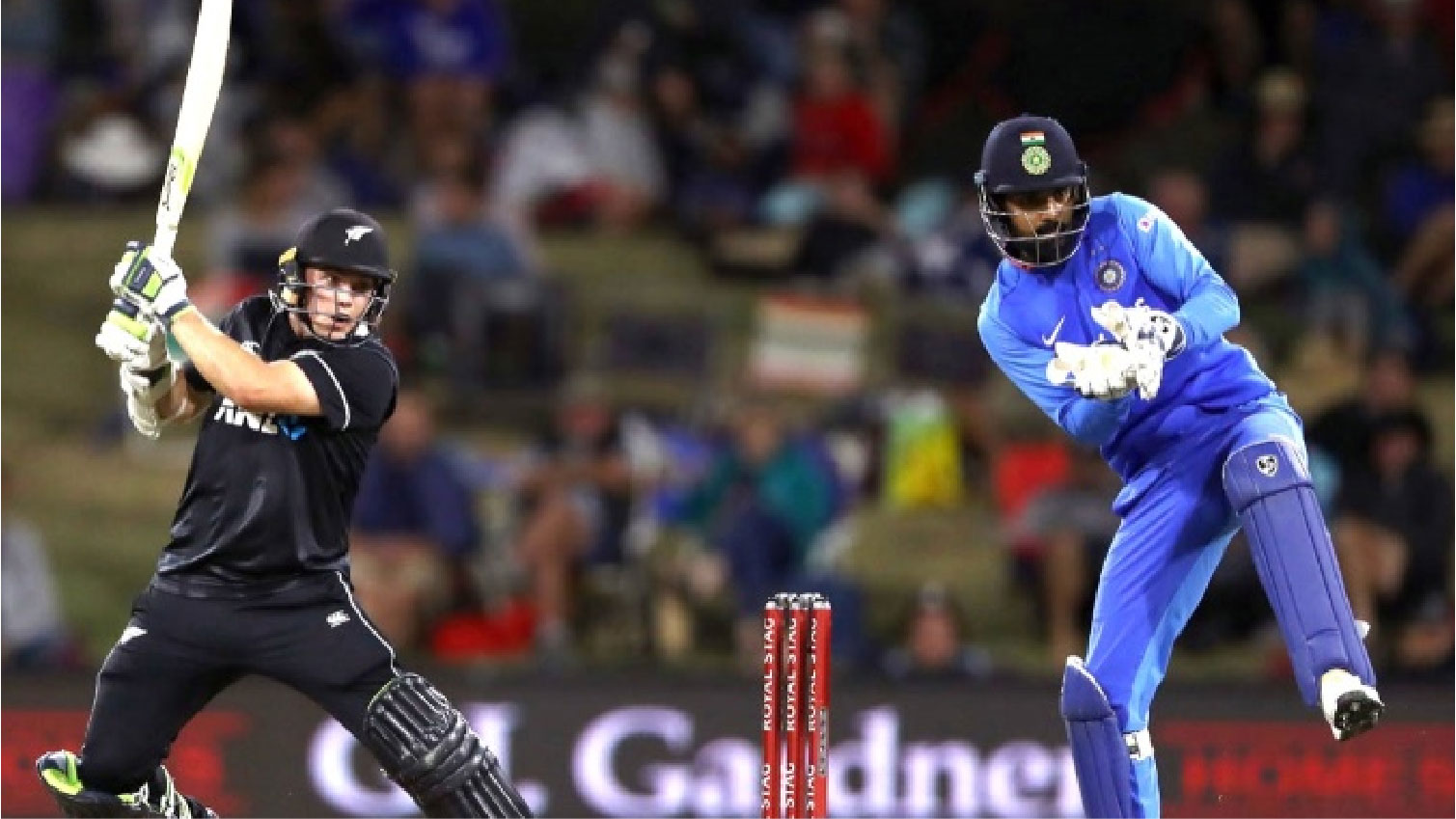 ছন্দে রয়েছে স্বাগতিক ভারত