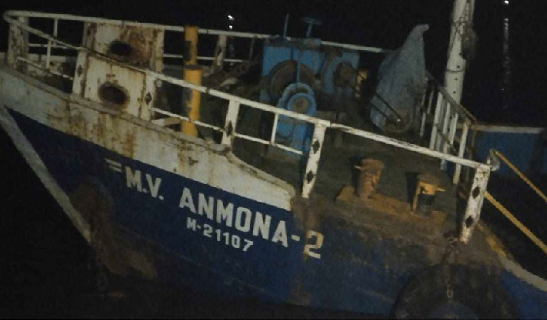 লাইটার জাহাজ ডুবে গেছে