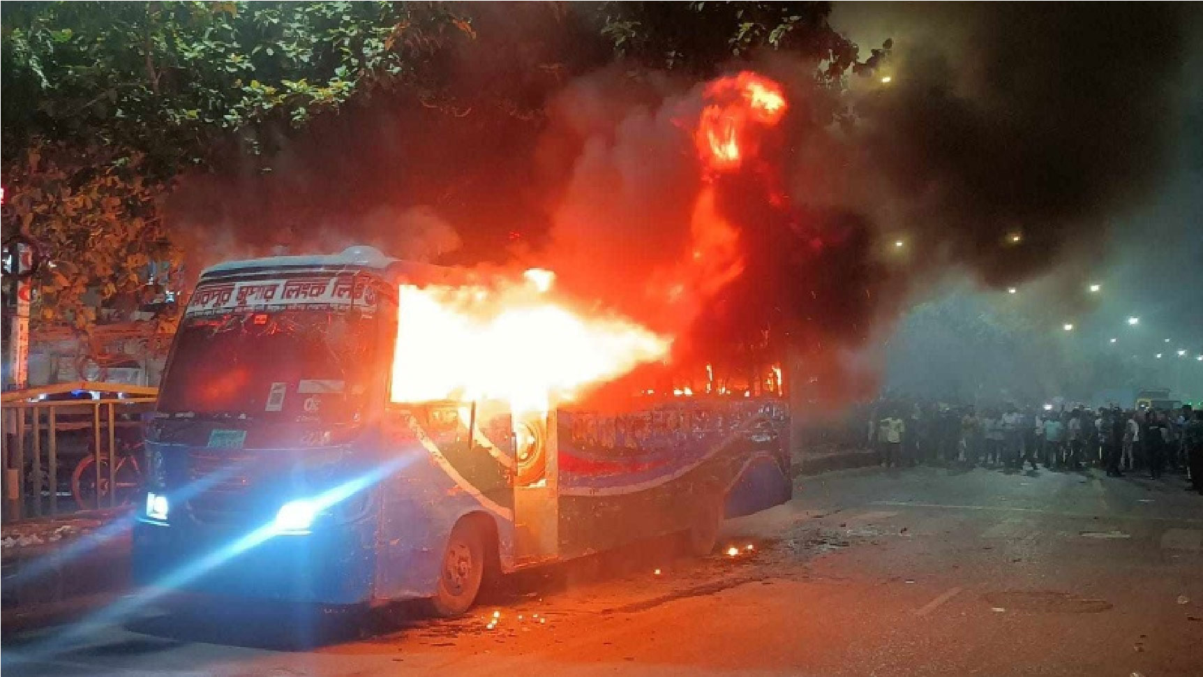 রাজধানীর মিরপুরে যাত্রীবাহী