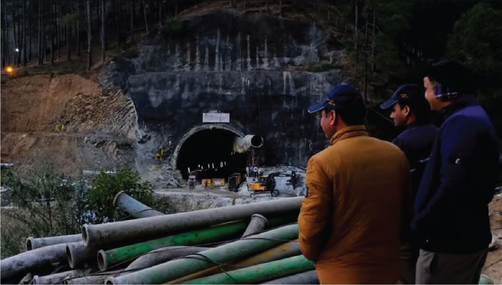 শ্রমিকদের উদ্ধার অভিযান