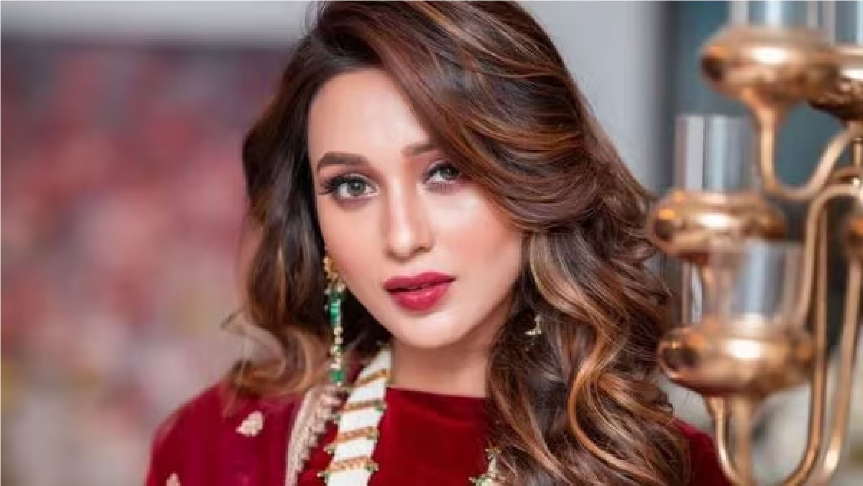 জনপ্রিয় অভিনেত্রী মিমি চক্রবর্তী