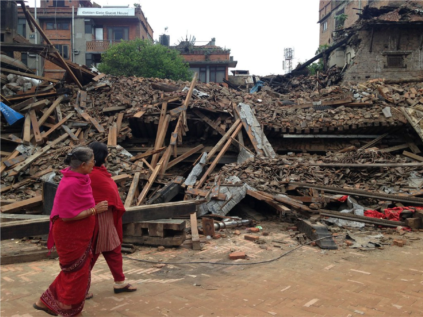 ভয়াবহ ভূমিকম্পে কাঁপল
