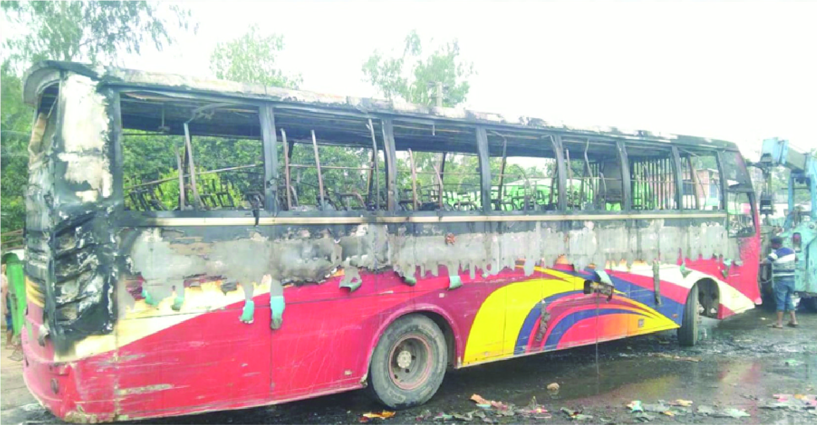 এক বৃদ্ধ পথচারীকে চাপা