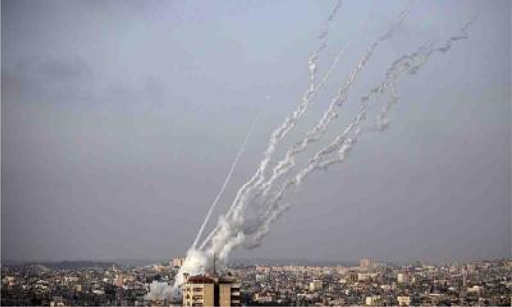 হামলা চালাচ্ছে ইসরায়েল