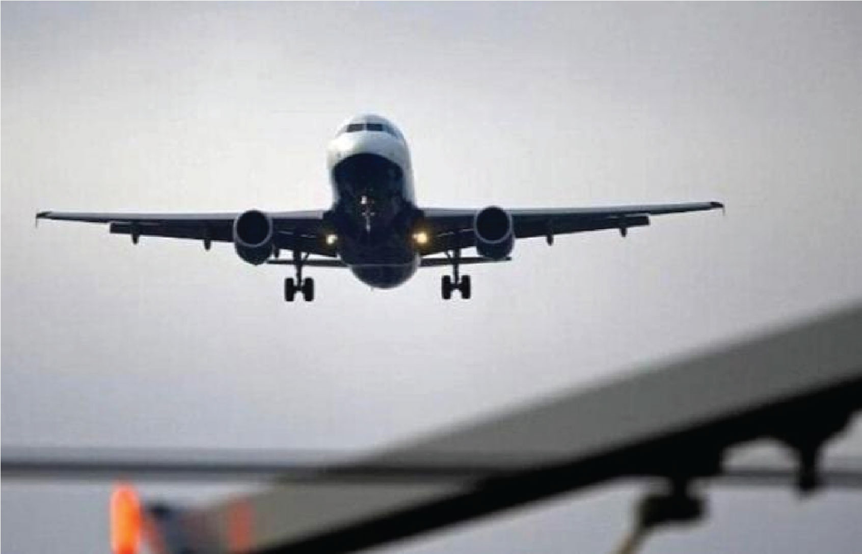 বিমানকে ফ্রান্সে আটকে ফেলা