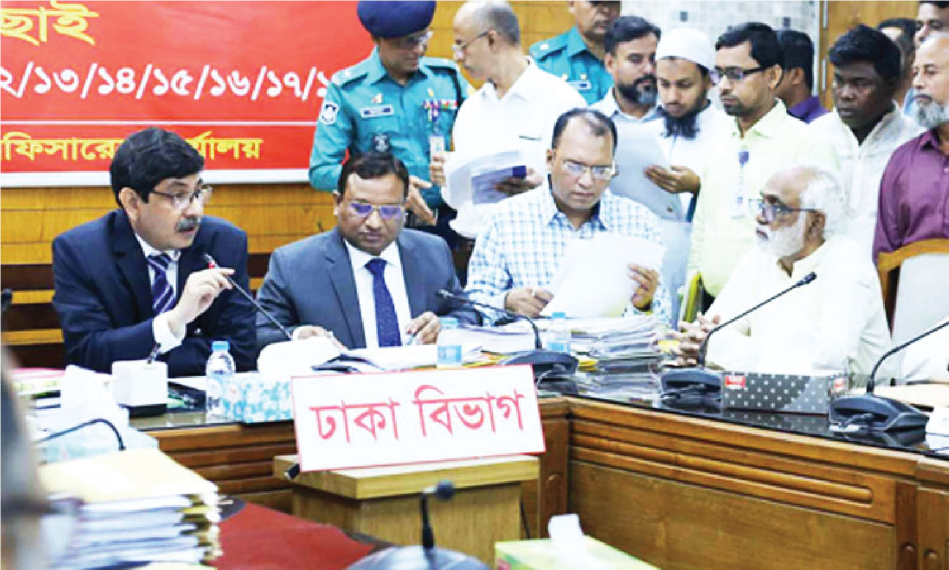 নির্বাচন সামনে রেখে ঢাকা