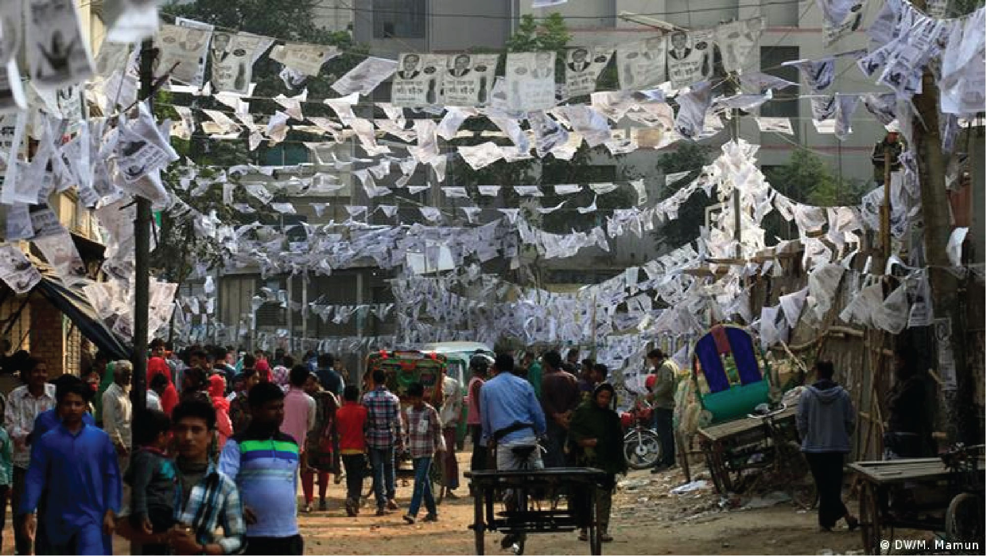 অলিগলিতে ছুটে চলছেন