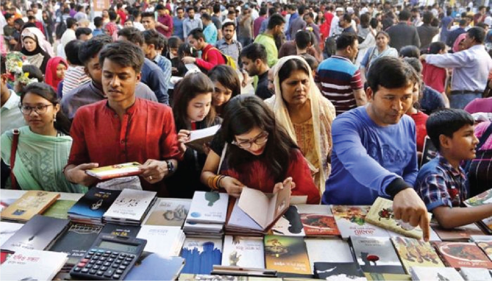 বইমেলা সোহরাওয়ার্দী উদ্যানেই