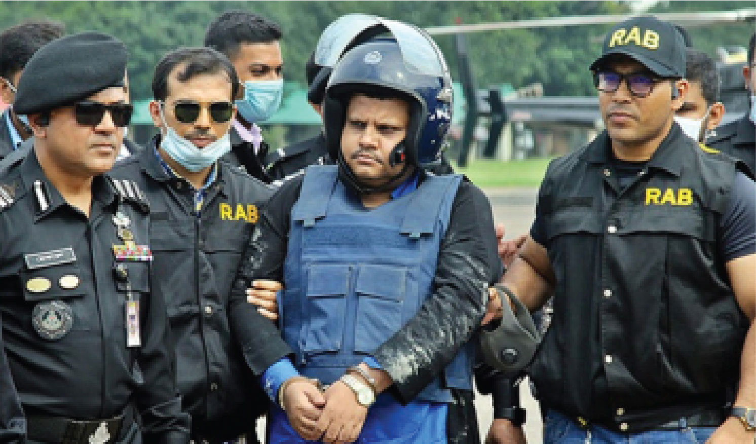 অস্ত্রধারী সন্ত্রাসী গ্রেপ্তার